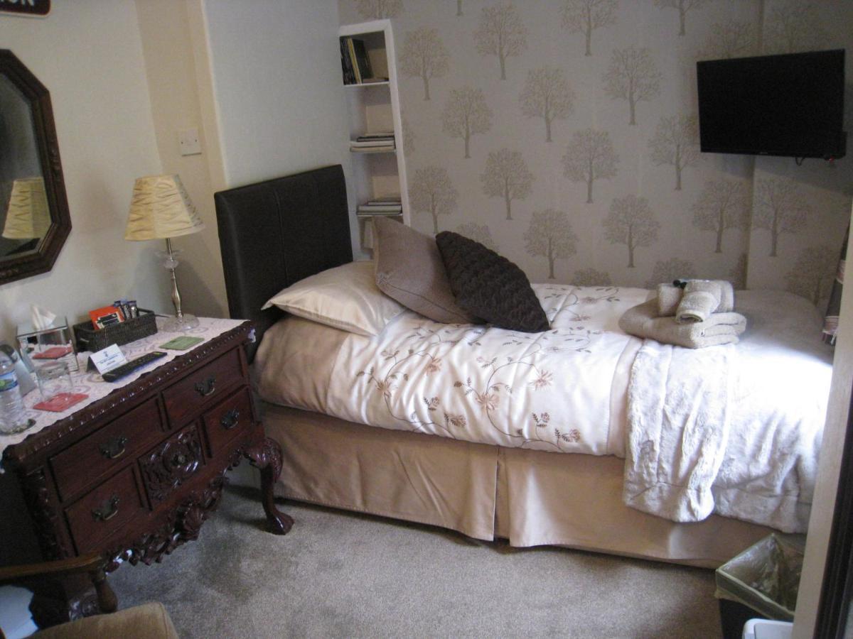 Rosebud Cottage Guest House Хауърт Екстериор снимка