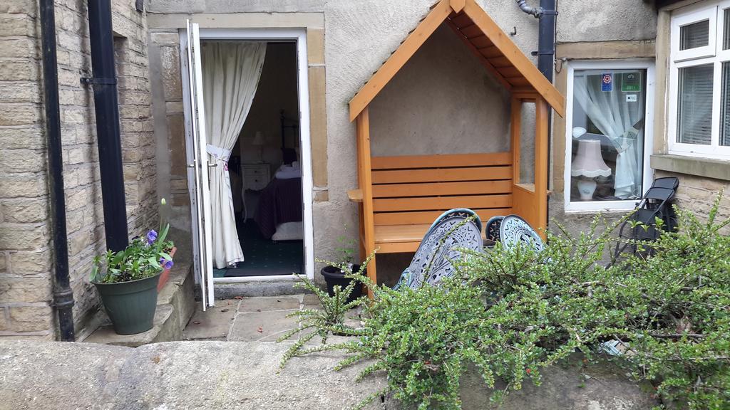 Rosebud Cottage Guest House Хауърт Екстериор снимка