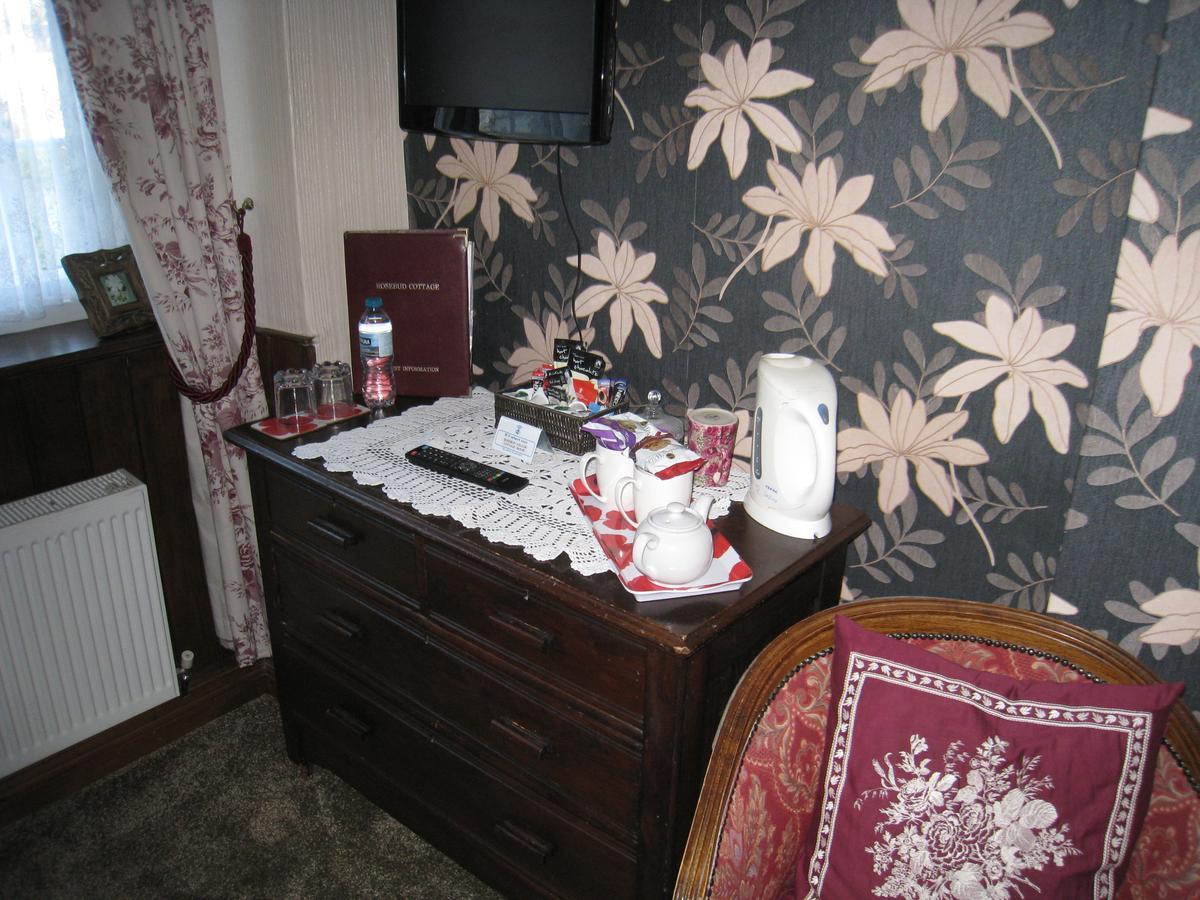 Rosebud Cottage Guest House Хауърт Екстериор снимка