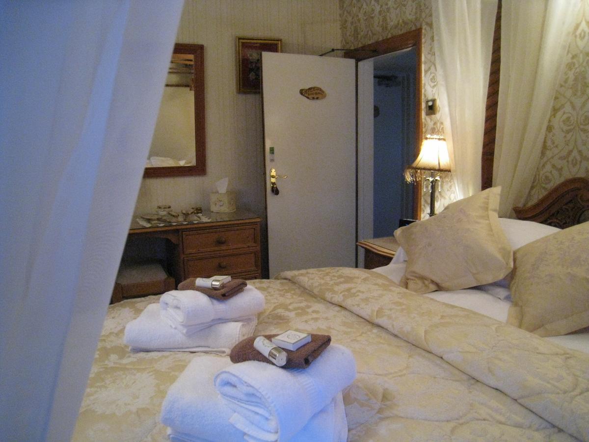 Rosebud Cottage Guest House Хауърт Екстериор снимка