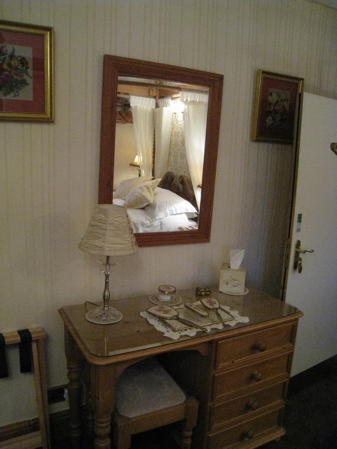 Rosebud Cottage Guest House Хауърт Екстериор снимка